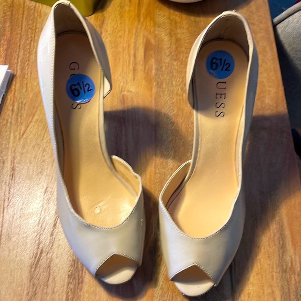 Guess super high heels peak toe nude shoes 6.5